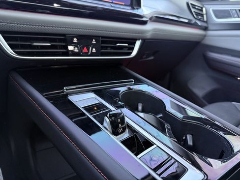 Used 2024 Volkswagen Atlas Peak Edition SE image 19