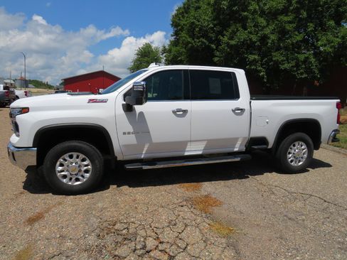 Used 2024 Chevrolet Silverado 2500 LTZ w/ LTZ Plus Package AWD/4WD image 1