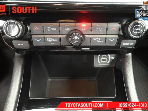 Used 2024 Jeep Compass Trailhawk AWD/4WD image 19