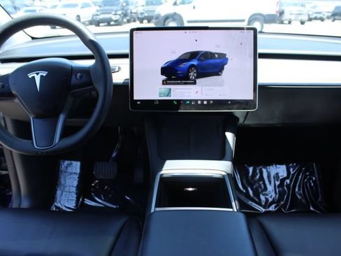 Used 2023 Tesla Model Y Long Range AWD/4WD image 11