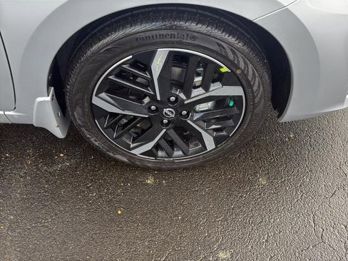 New 2025 Nissan Versa SR image 9