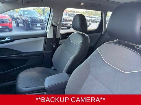 Used 2023 Volkswagen Taos SE w/ Panoramic Sunroof Package FWD image 10