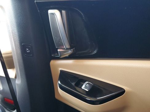 Used 2024 Kia Carnival EX FWD image 60
