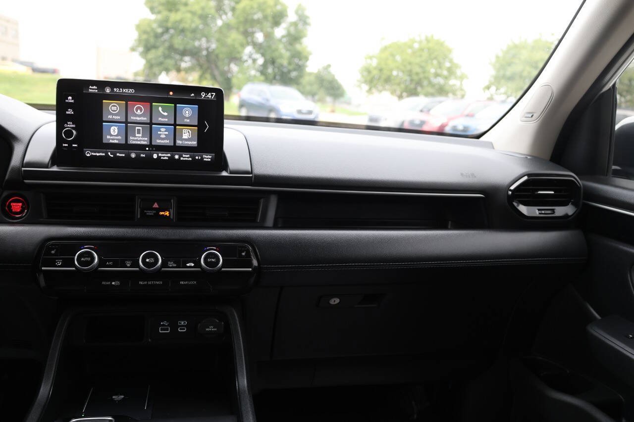 Used 2025 Honda Pilot Touring image 25