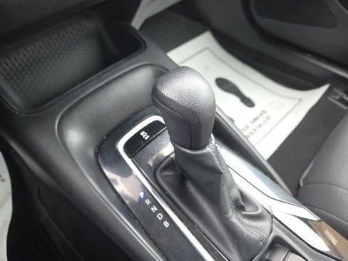 Used 2020 Toyota Corolla LE image 18