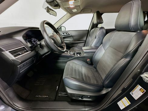 Used 2024 Mitsubishi Outlander SE image 13