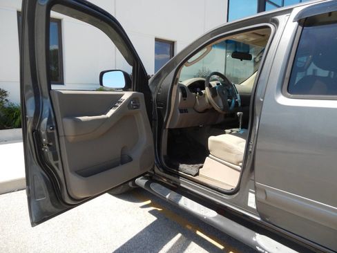 Used 2009 Nissan Frontier SE w/ SE Value Truck Pkg AWD/4WD image 24