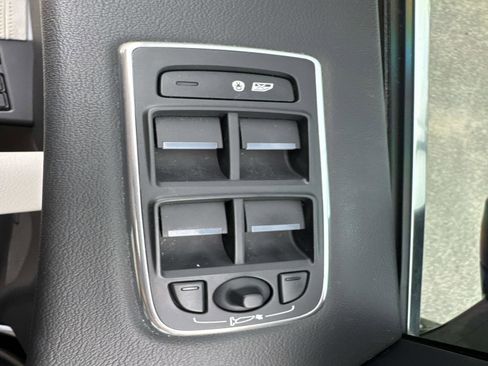 Used 2020 Jaguar F-PACE Prestige image 21