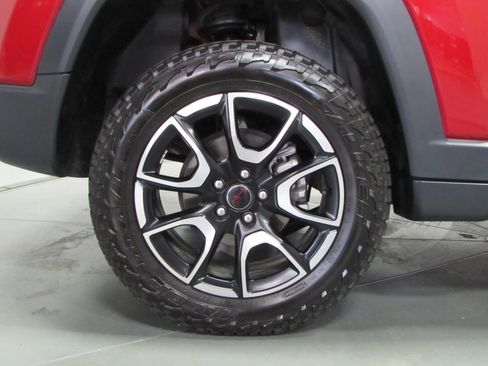 Used 2025 Jeep Compass Trailhawk AWD/4WD image 9