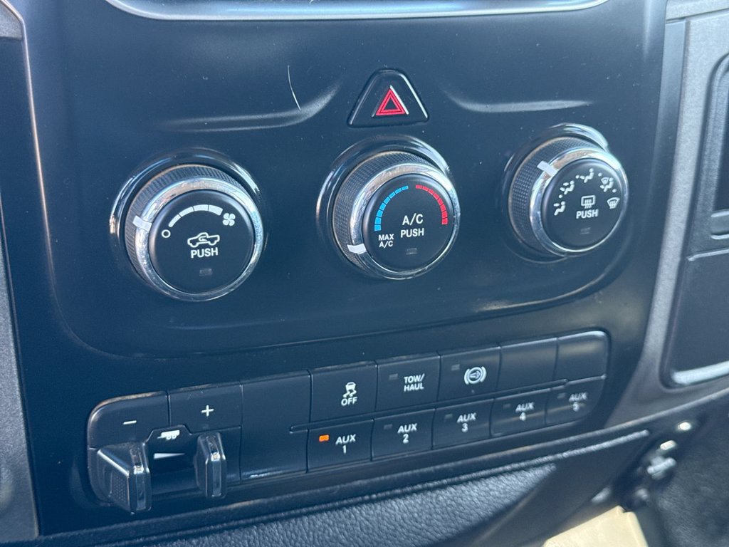 Used 2015 RAM 3500 Tradesman w/ Chrome Appearance Group AWD/4WD image 20