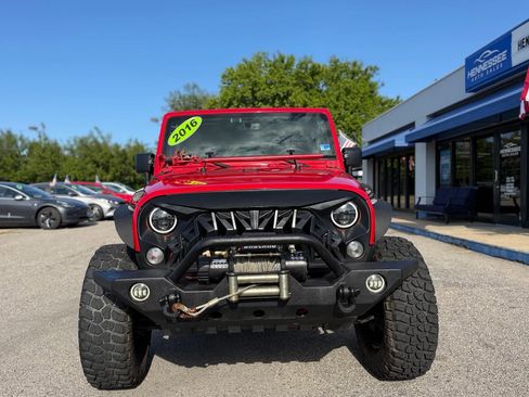 Used 2016 Jeep Wrangler Unlimited Sahara w/ Connectivity Group AWD/4WD image 6