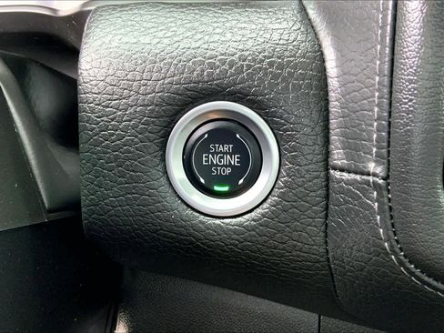 Used 2024 GMC Yukon XL Denali image 31