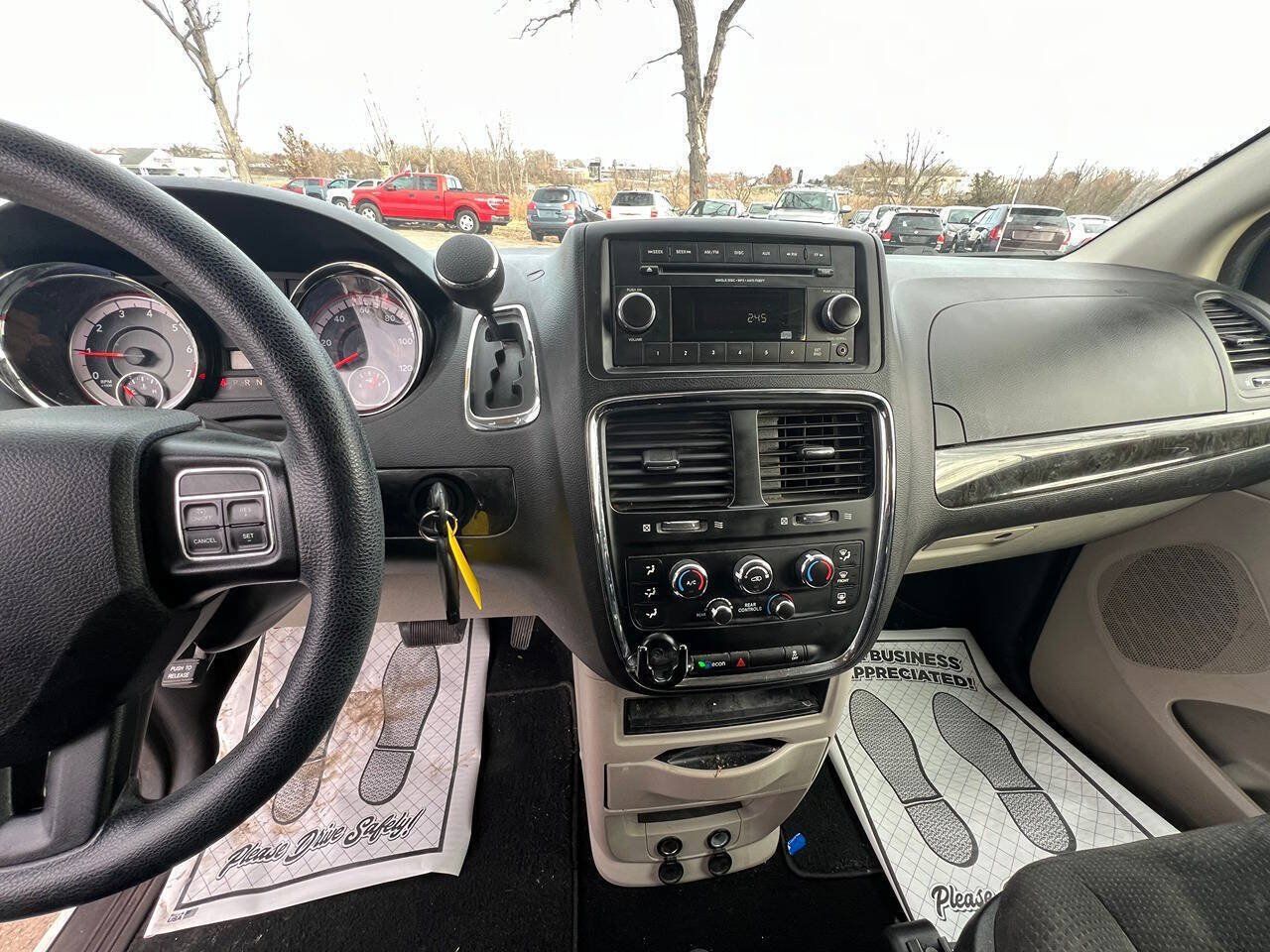 Used 2017 Dodge Grand Caravan SE FWD image 17