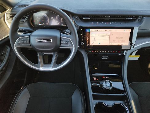 New 2026 Jeep Grand Cherokee Altitude image 25