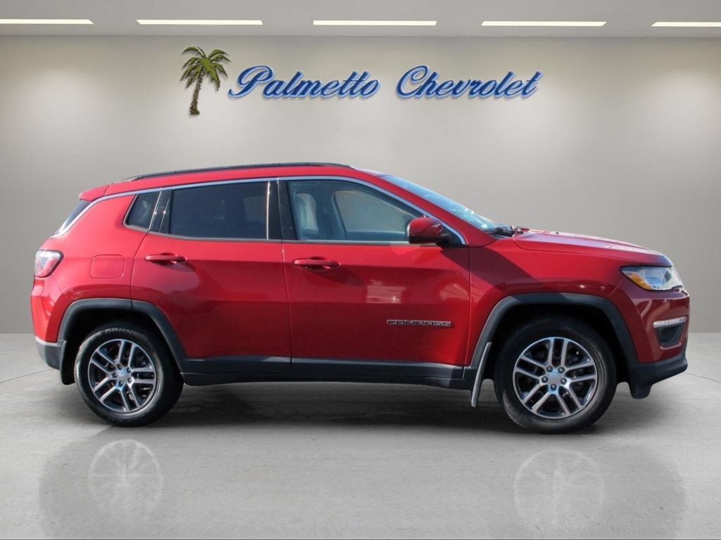 Used 2018 Jeep Compass Latitude w/ Popular Equipment Group FWD image 2