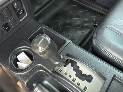 Used 2007 Toyota FJ Cruiser 2WD w/ Convenience Pkg image 19