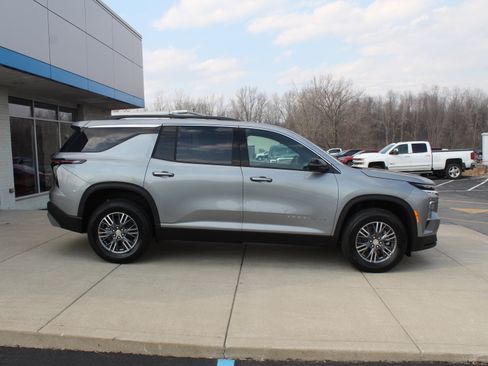 New 2026 Chevrolet Traverse LT image 3