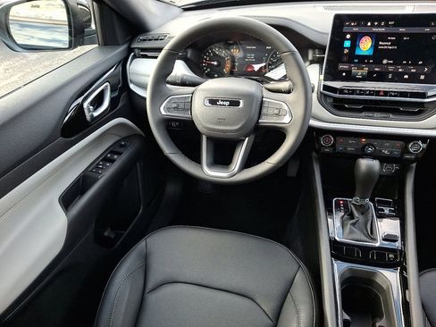 New 2026 Jeep Compass Limited image 9