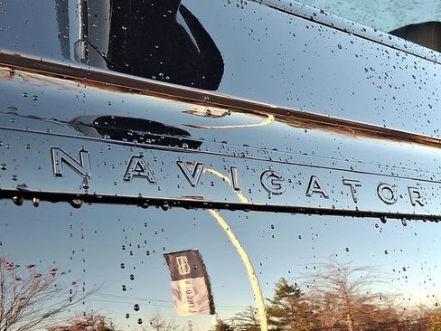 New 2025 Lincoln Navigator L Reserve w/ Jet Appearance Package image 10