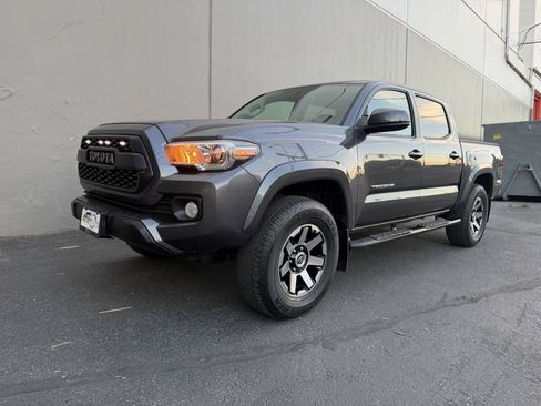Used 2017 Toyota Tacoma SR5 w/ Tow Package AWD/4WD image 2
