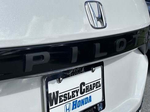 Used 2025 Honda Pilot Black Edition image 11