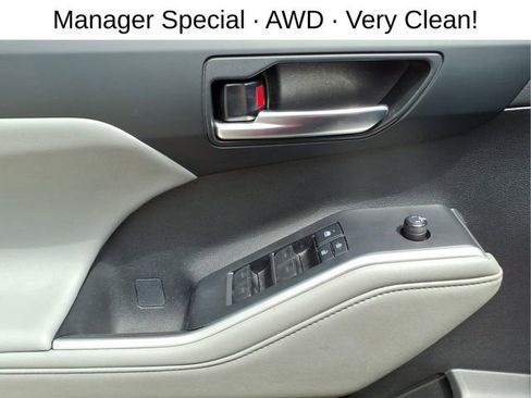 Used 2021 Toyota Highlander XLE AWD/4WD image 11