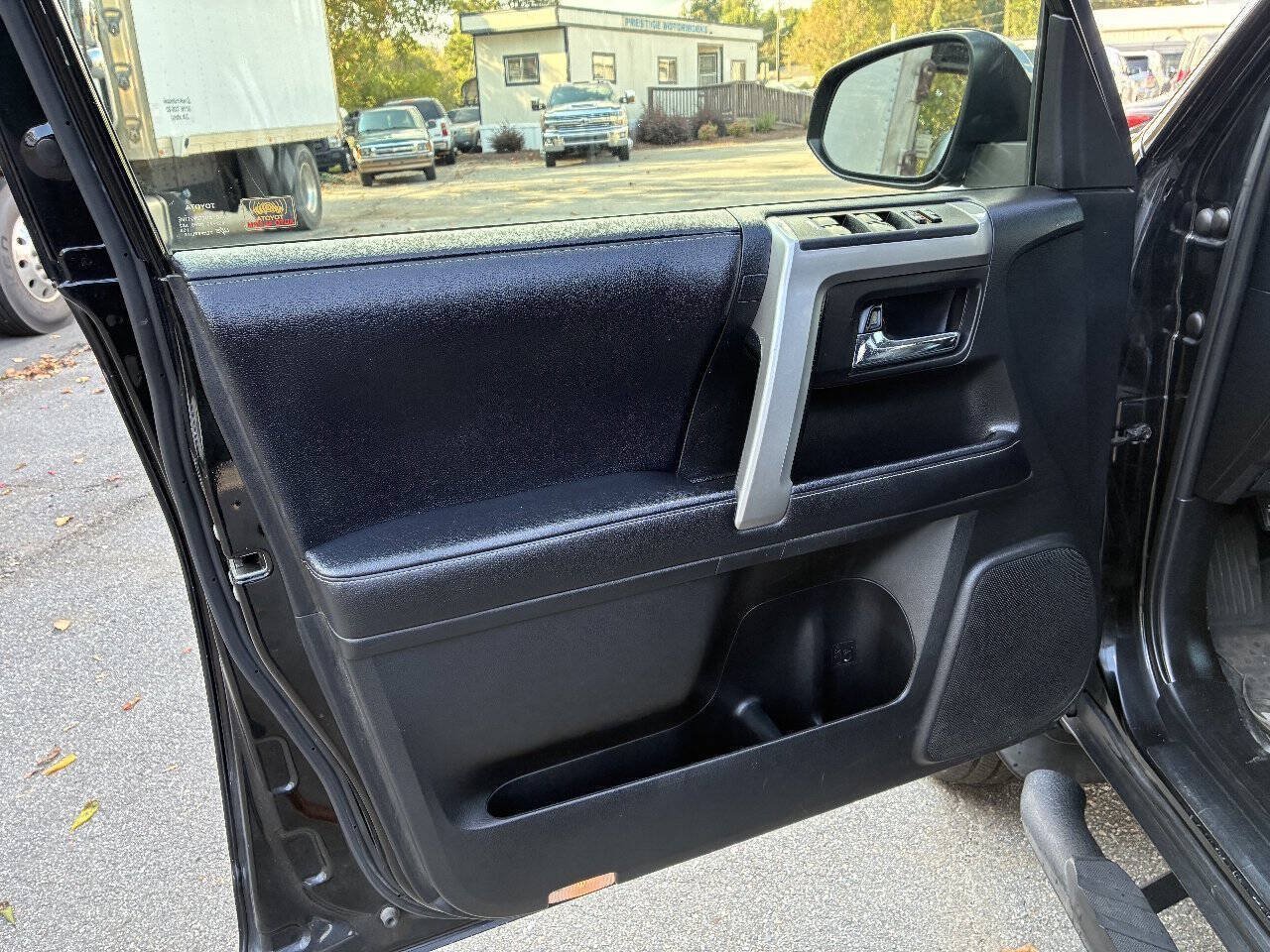 Used 2019 Toyota 4Runner SR5 AWD/4WD image 11