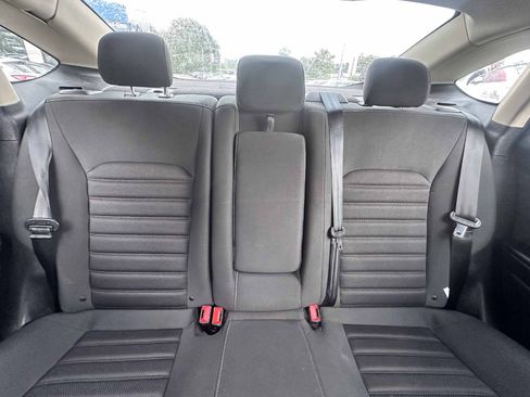 Used 2019 Ford Fusion SE image 24