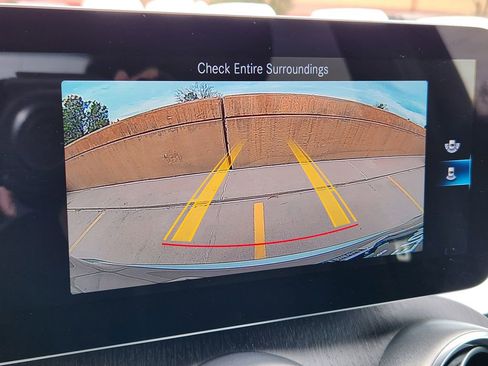 Used 2020 Mercedes-Benz GLC 300 4MATIC image 16