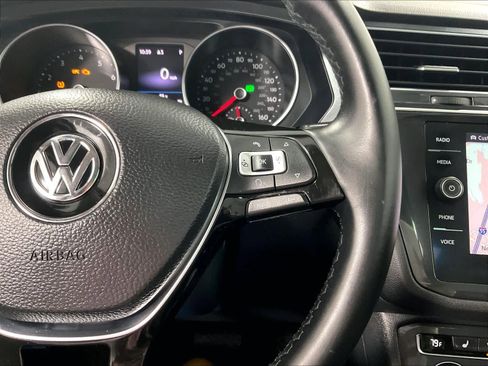 Used 2018 Volkswagen Tiguan SEL image 24