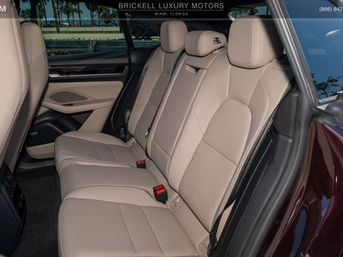 Used 2025 Porsche Macan 4 Electric image 8