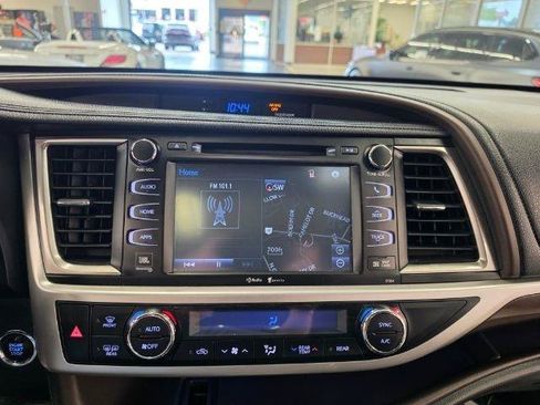 Used 2014 Toyota Highlander Limited FWD image 16