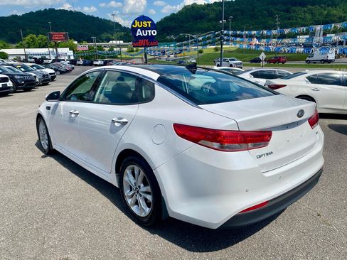 Used 2018 Kia Optima EX w/ Premium Package FWD image 4