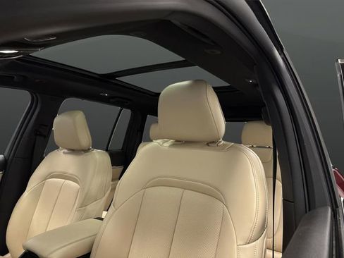 Used 2024 Jeep Grand Cherokee Limited w/ Luxury Tech Group II image 7