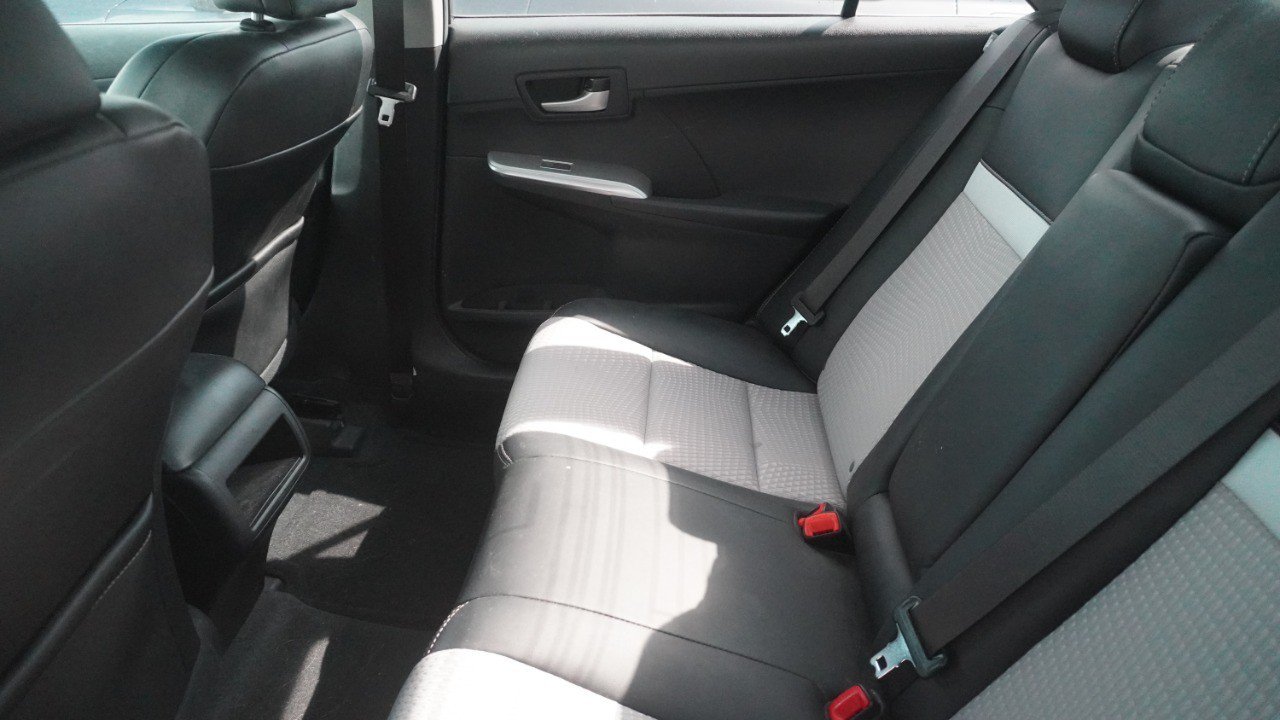 Used 2012 Toyota Camry SE FWD image 11
