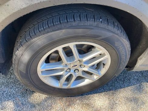 Used 2025 Ford Explorer Active w/ Active Comfort Package image 12