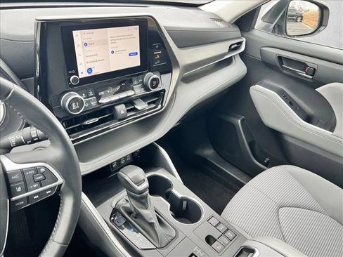 Certified 2024 Toyota Highlander LE image 15