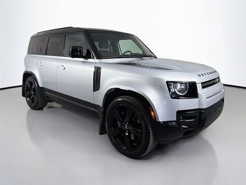 Used 2024 Land Rover Defender 110 X-Dynamic SE AWD/4WD image 3
