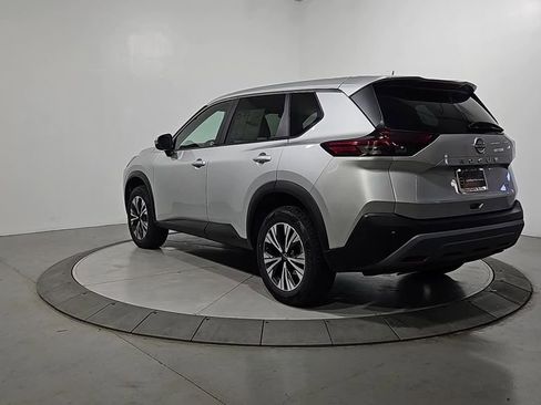 Used 2023 Nissan Rogue SV FWD image 3