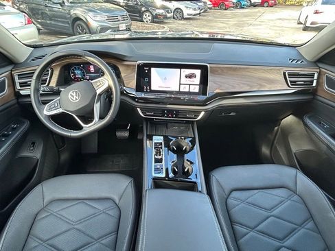 Used 2025 Volkswagen Atlas SE w/ Panoramic Sunroof Package image 11