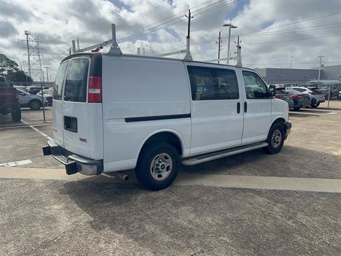 Used 2018 GMC Savana 2500 w/ Driver Convenience Package RWD image 2