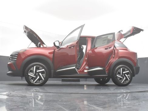 Used 2025 Nissan Kicks SV w/ Interior Electronics Package image 32