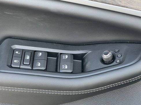 New 2025 Jeep Grand Cherokee L Limited image 11