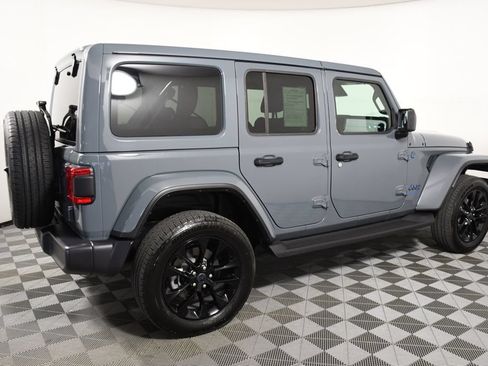 Used 2025 Jeep Wrangler Unlimited Sahara AWD/4WD image 7