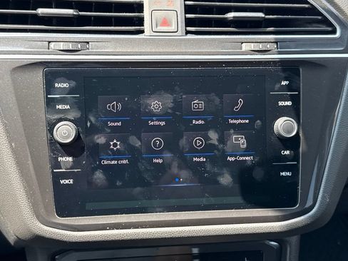 Used 2023 Volkswagen Tiguan SE AWD/4WD image 24