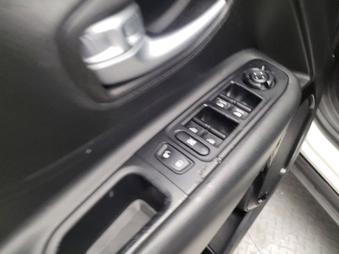 Used 2020 Jeep Renegade Altitude FWD image 27