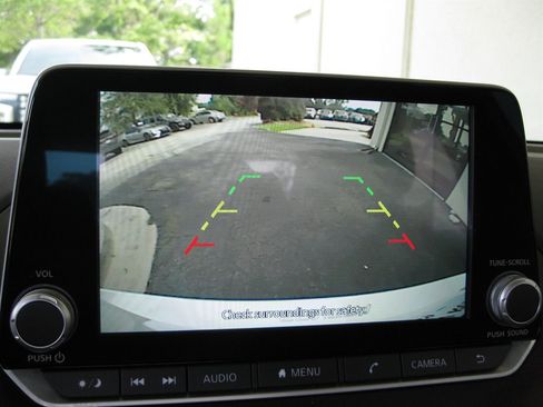 Used 2025 Nissan Sentra SR FWD image 39