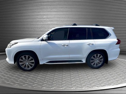 Used 2017 Lexus LX 570 4WD w/ Luxury Package image 4