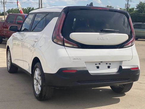 Used 2025 Kia Soul LX w/ LX Technology Package FWD image 7