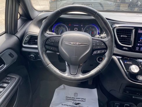 Used 2020 Chrysler Pacifica Touring-L Plus FWD image 11